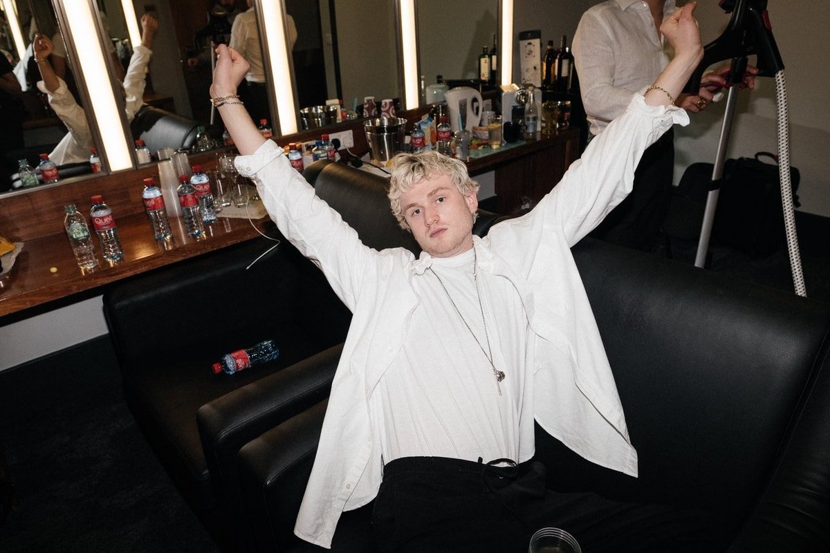 Imagine_TV_'s tweet photo. #Imagine Tristan s'étire, tu en profites pour t'asseoir sur ses genoux et envelopper tes bras autour de son corps tout en nichant ta tête dans son cou
@TheVampsTristan https://t.co/uqaBq2ECMp
