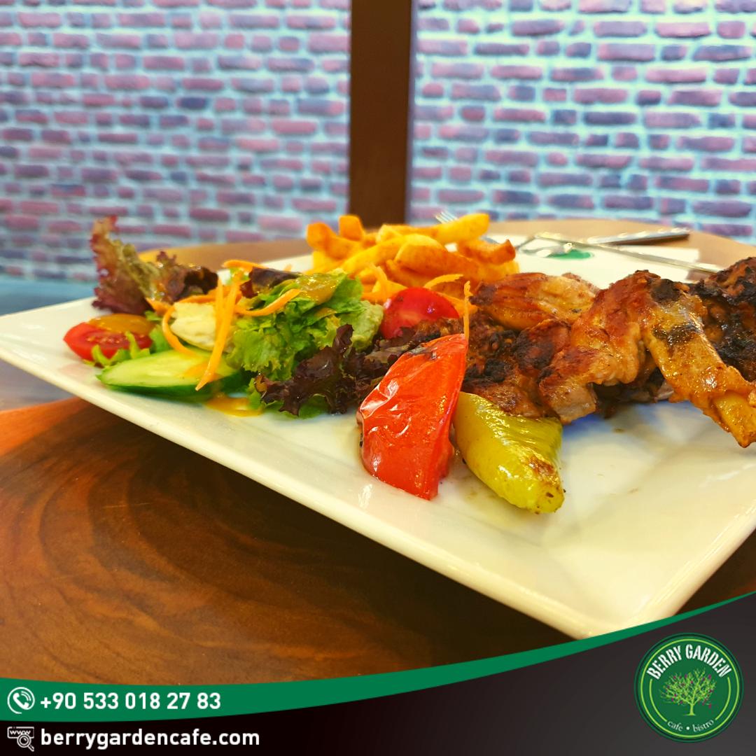 Damak zevkinize yeni tatlar katmak için hemen iletişime geçin ve rezervasyonunuzu yapın 😎
.
Berry Garden Cafe&amp;Bistro evinizin bahçesi 😍
.
.
☎ 0(242) 228 19 66
.
. 
#berrygardencafe #antalya #konyaaltı #cafe #oyun #yemek #bistro #kahve #çay #konyaaltıplajı #konyaaltıkentmeydanı