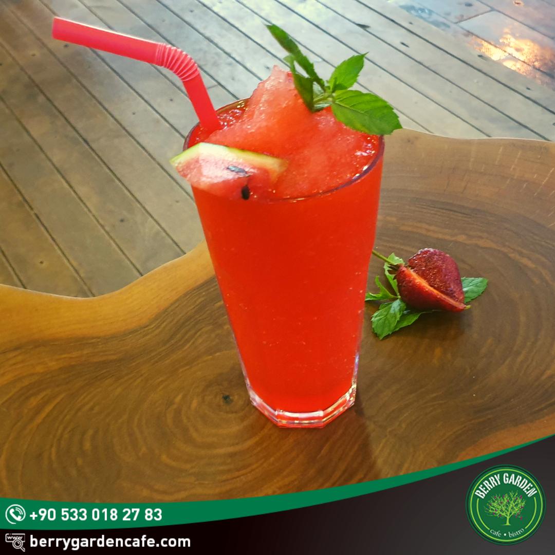 Sıcak yaz akşamlarının vazgeçilmezi Frozen 😎
.
.
☎ 0(242) 228 19 66
.
. 
#berrygardencafe #antalya #konyaaltı #cafe #oyun #yemek #bistro #kahve #çay #konyaaltıplajı #konyaaltıkentmeydanı #kafe #coffee #coffeetime  #dinnertime #yemekkeyfi #soğukiçecekler #frozen