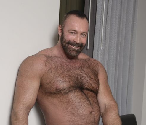 Hairy Bareback Porn - Big Hairy Muscle Daddy @BradKalvo loves making bareback porn ...