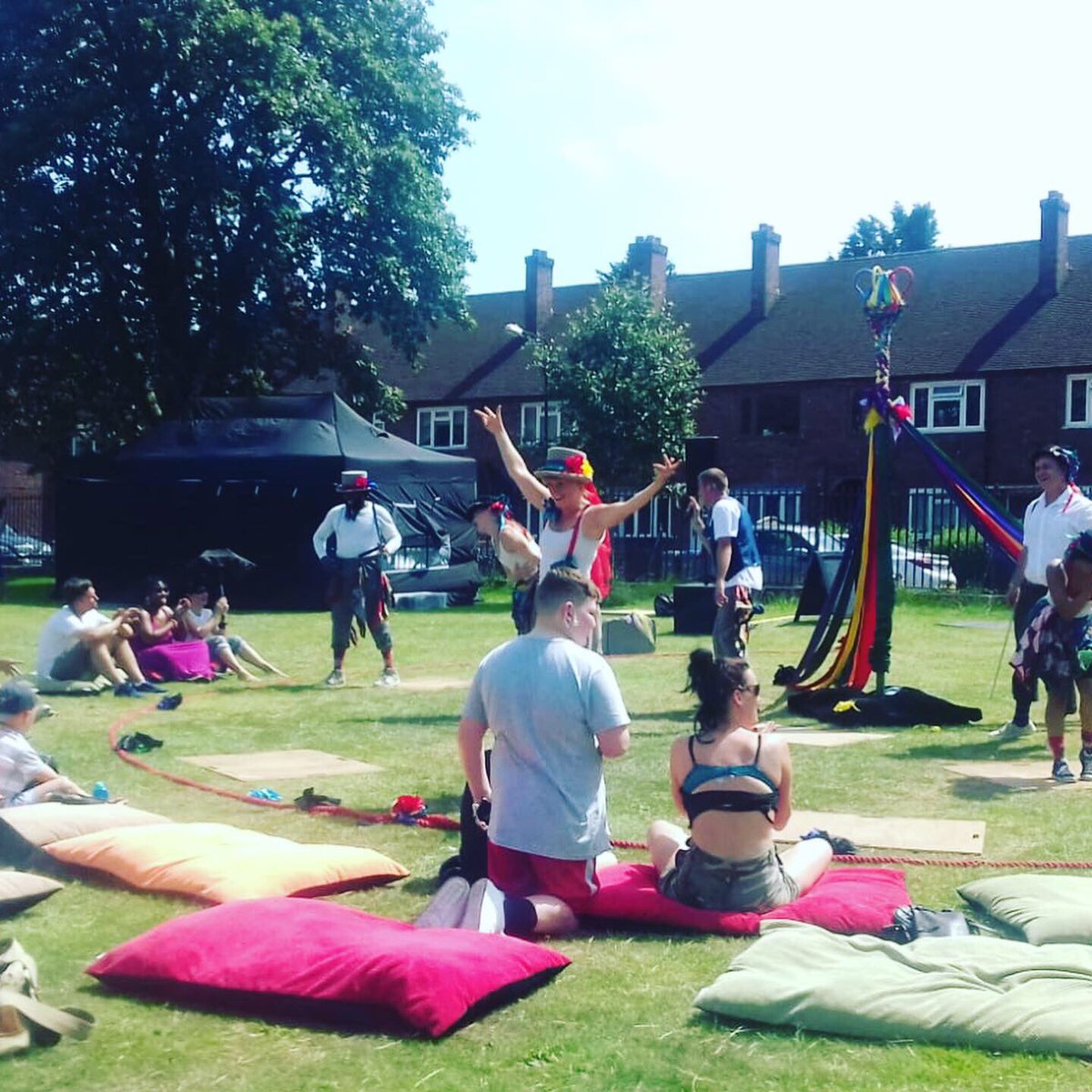 howdy_parkner's tweet photo. Thank you to @FolkDanceRemixd and @GreenwichDance for bringing a mix of music and dance styles to our park today - it was amazing! #MovingEltham #greenwichdances https://t.co/S5l3Z6YGcq