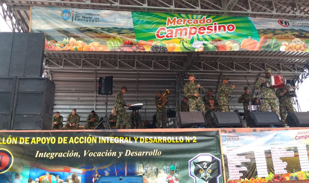 Ejercito_CAAID's tweet photo. En articulación con @GoberNorte a través de su Secretaria de Desarrollo Económico @ns_sec #FeEnColombia participa apoyando con sus capacidades en el #MercadoCampesino con más de 120 productores de 25 municipios de #NorteDeSantander. https://t.co/8n9VBucyHO