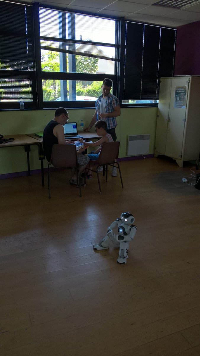 i2form's tweet image. Atelier du code by @I2FORM, dernière séance atelier hebdomadaire avant les vacances. L’occasion d’organiser des ateliers familles parents/élèves. Coding avec Nao Robot, construction d’un jeu de Basket-Ball Makey-Makey et atelier robotique. Un très bon moment convivial. #I2FORM