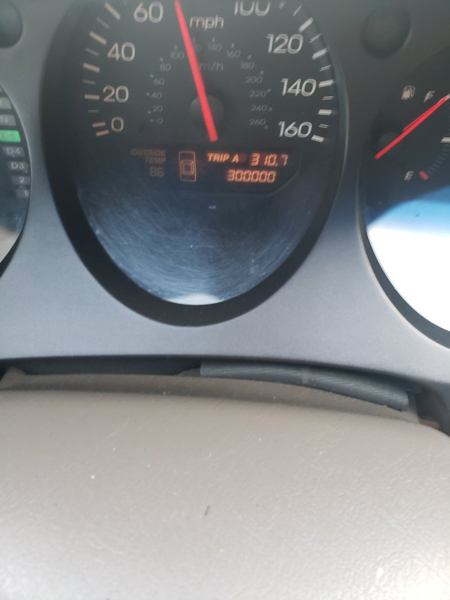 alvin_hatcher's tweet photo. @Acura My 2002 Acura TL just hit the 300000 mile barrier and she is still going.  I bought her brand new in Dec 2001.  My favorite car ever, I had no major issues with her.  I will drive it until... https://t.co/2brn0za5il