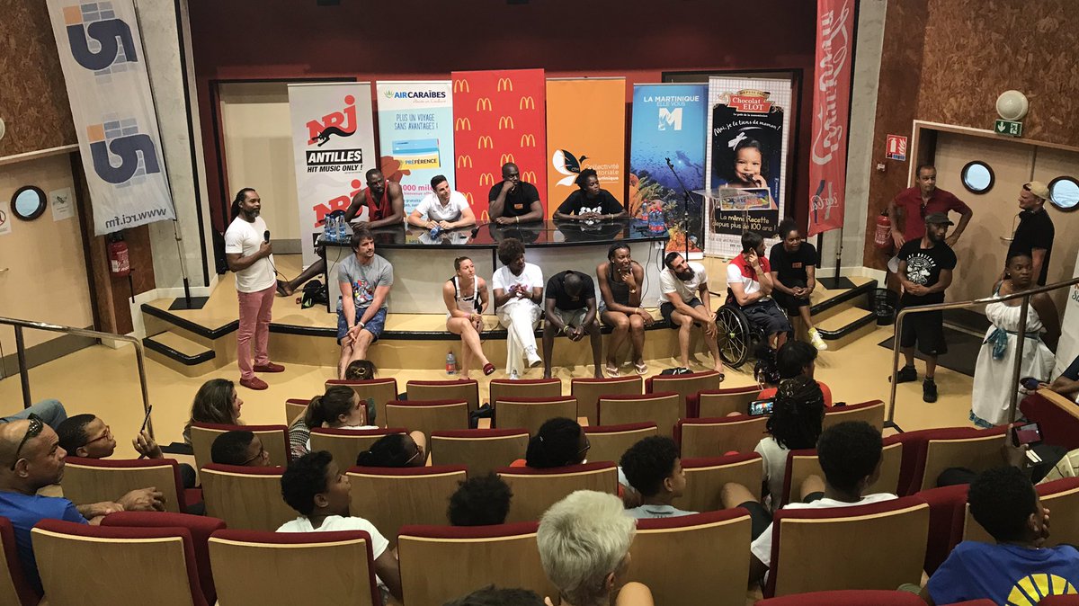 MartiniqueGames's tweet photo. S’entrainer dans les îles et se préparer à rejoindre la Metropole - mode d’emploi ? @MaliaMetella ➡️ « Petite, en Guyane, je m’entraînais 2x/jour.Je me levais à 5h. On m’a préparée chez moi mentalement et physiquement et je suis partie à 18 ans pour devenir #nageuse pro. » https://t.co/XOiGV4cSmx