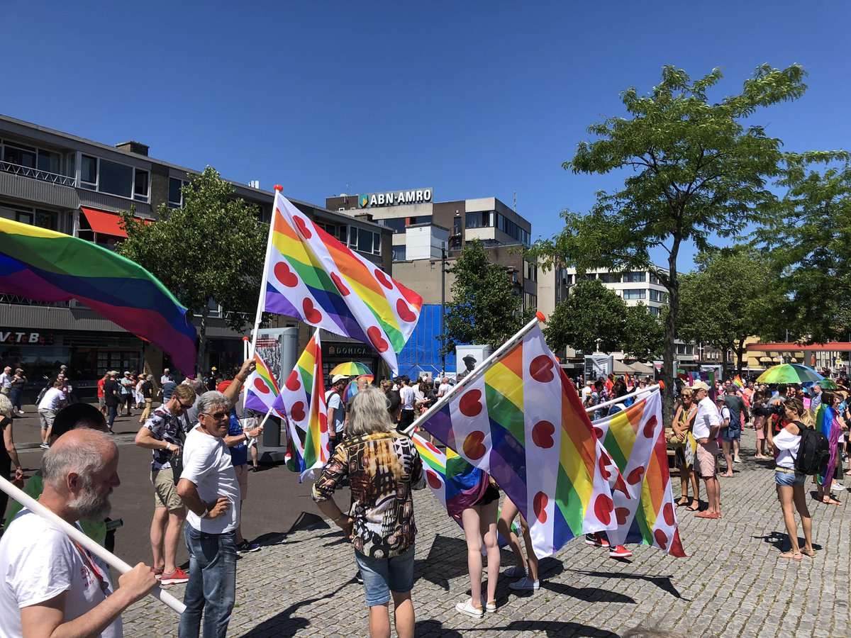 Bedankt Venlo <a href="/RozeZaterdag19/">Roze Zaterdag 2019</a> voor de geweldige dag in jullie mooie stad. We hebben genoten en nemen de titel (roze sleutel) vol trots mee naar <a href="/leeuwardenstad/">Leeuwarden</a> Fryslân Kleurt in The City of Love op zaterdag 20 juni 2020! 🏳️‍🌈