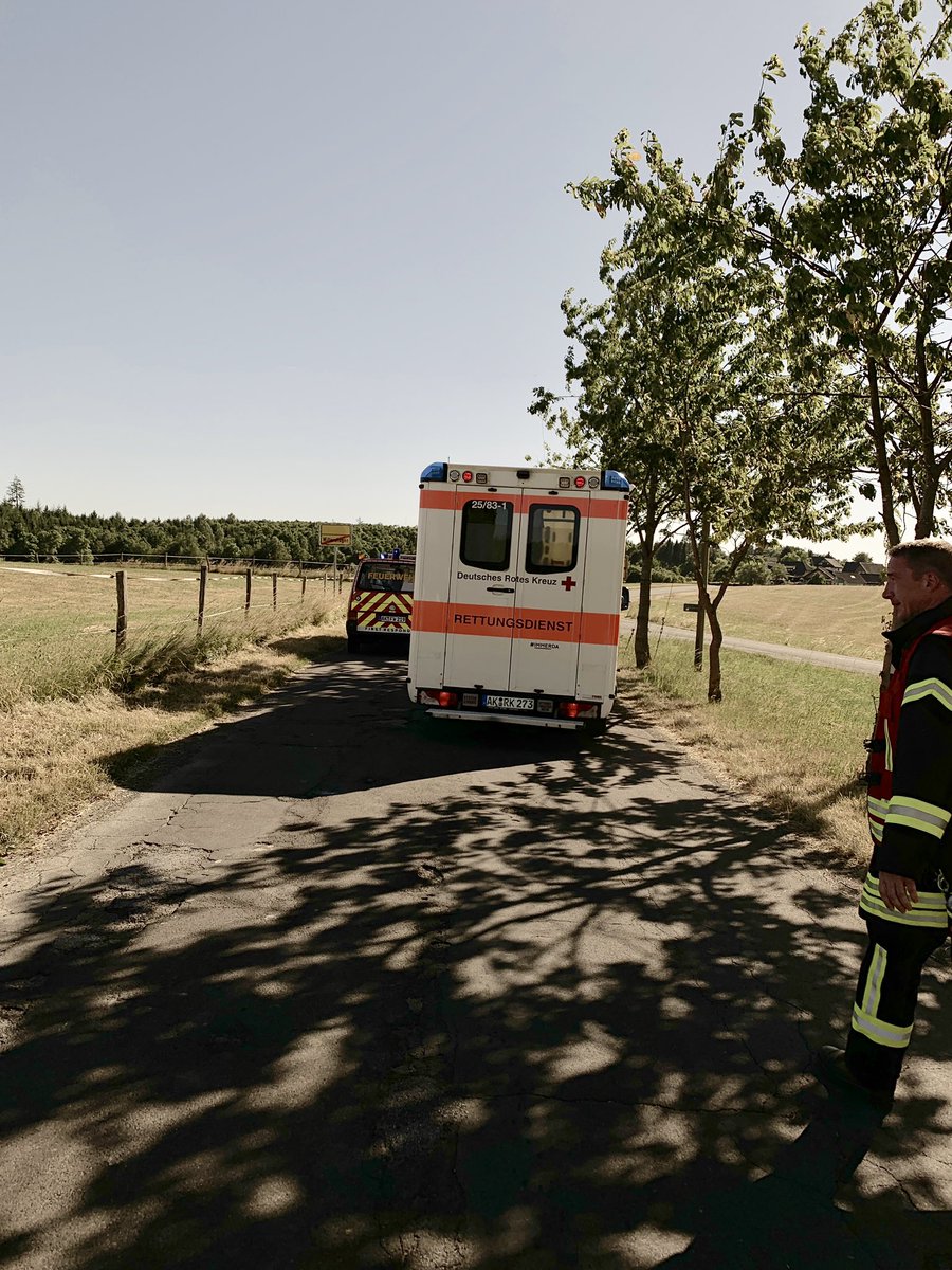 FeuerwehrFhagen's tweet photo. +++ #Einsatz #Feuerwehr 🚒 #Nr. 1️⃣4️⃣ /2019 / 29.06.2019 / 16:57 Uhr - #Feuer2 #Alarm - unklare #Rauchentwicklung - Anrufer schaut von Alzen (Morsbach) Richtung #Wippe (#Friesenhagen) +++
Die Leitstelle Montabaur alarmierte 1,5 Stunden nach dem letzten https://t.co/nabHbRV1n4 https://t.co/3apM548vXo