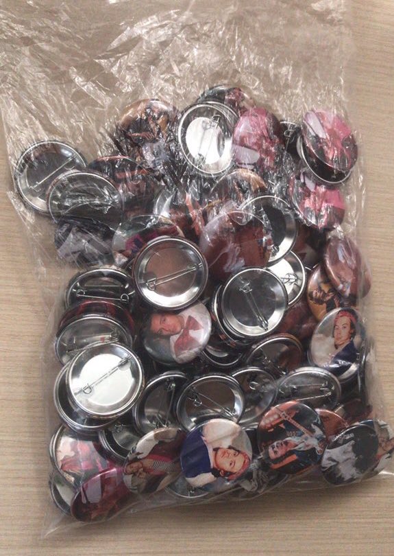 91sdonnylwt's tweet photo. HARRY STYLES GIVEAWAY ‼️

- pins of your choice!!
- Rt/ like this tweet
- Idc if you follow me or not 
- ships internationally 
- ends next friday! (if this flops i dont know her) 

There’s 2 winners!! Good luck 🥳 https://t.co/McB0CBfmys