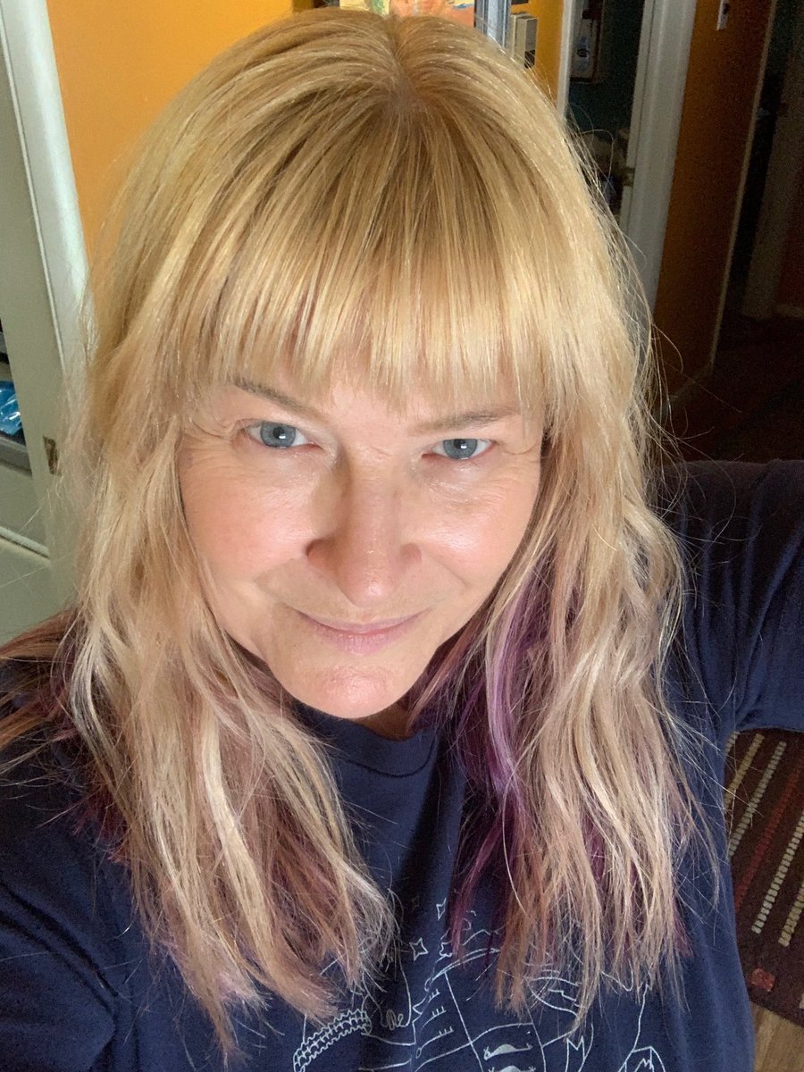 MartaC17's tweet photo. Choppy bangs and a bit more purple 😊💜 #cutncolor https://t.co/pc8yL5cv7R