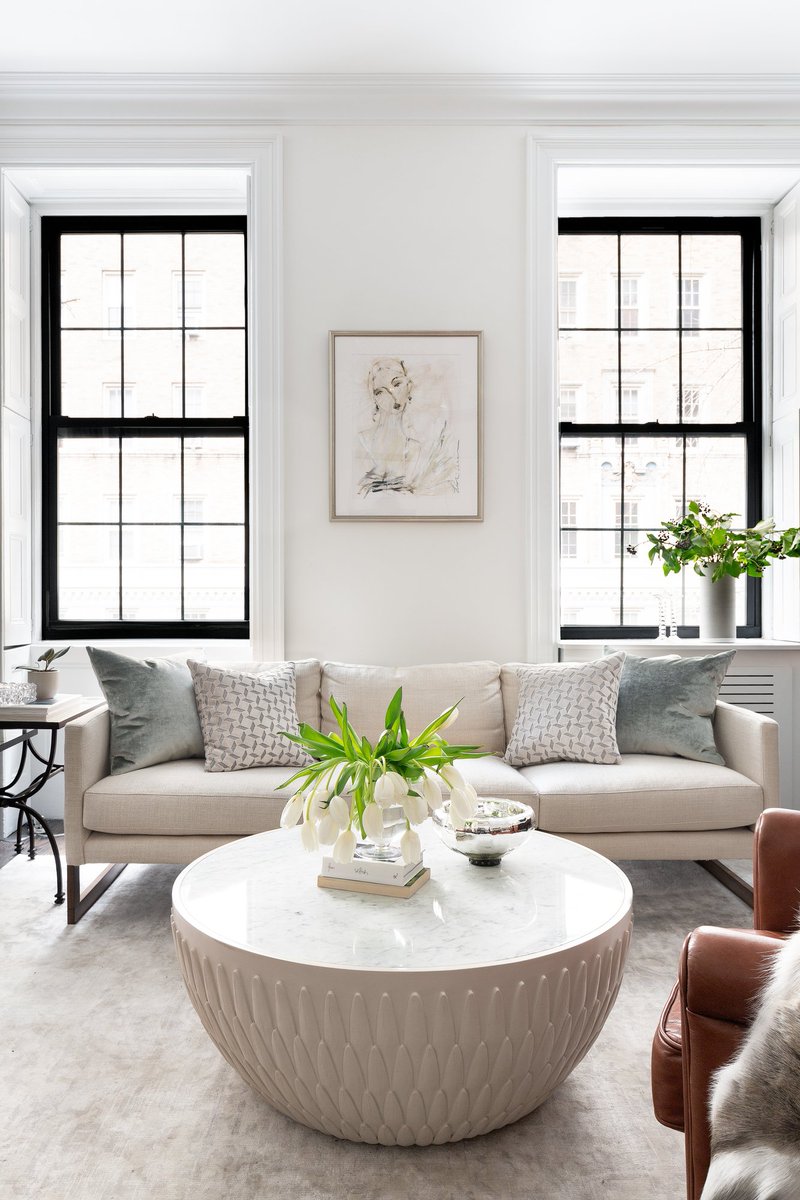 A New York city apartment rarely feels airy, particularly one that only clocks in at 650-square feet. But that’s the kind of magic we love to make.

Step Inside A Tiny NYC Apartment That Maxes Out on Style: 
homepolish.com/mag/an-tiny-ny…