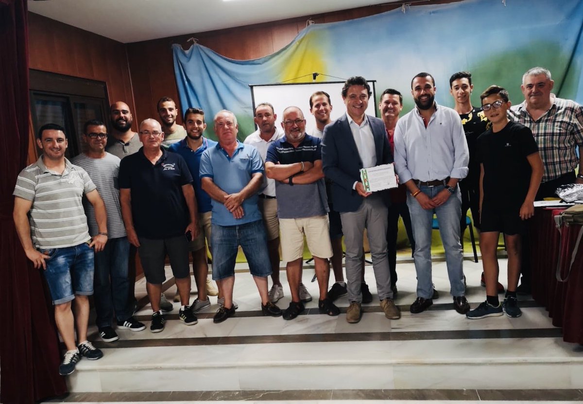 dsanchezroman's tweet photo. AGRADECIDO AL CLUB DE PESCA DEPORTIVA MAJACEITE 

Hoy en Algar, junto a su Alcalde @jcsanchezb82, visita a uno de los Cursos que imparte la FAPD para habilitar en Pesca  en aguas Continentales y autorizados @AgriculturAnd
Gracias por el inmerecido reconocimiento! @CadizJunta https://t.co/loPn8YPx66