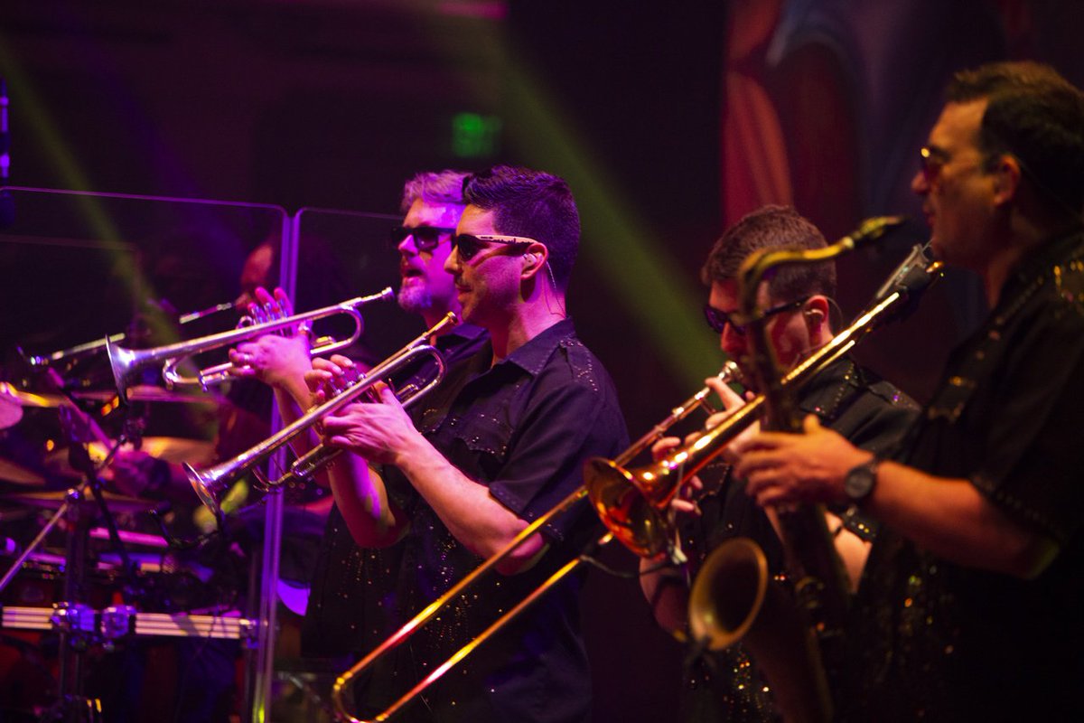 kcandsunshineb's tweet photo. Digging the sound of those horns! https://t.co/9nhcvjnhHA