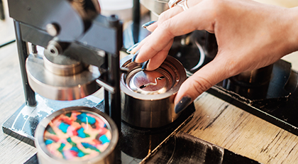 MakeVancouver's tweet image. Make sure to come visit us on @granville_isle on #CanadaDay. We'll be making free buttons and drawing on our big map! Lots of fun and #greatforkids. 

Make is open from 9-6pm on Monday, July 1. See you then. 

Oh! Don't forget that the island is #CarFree on Canada Day!