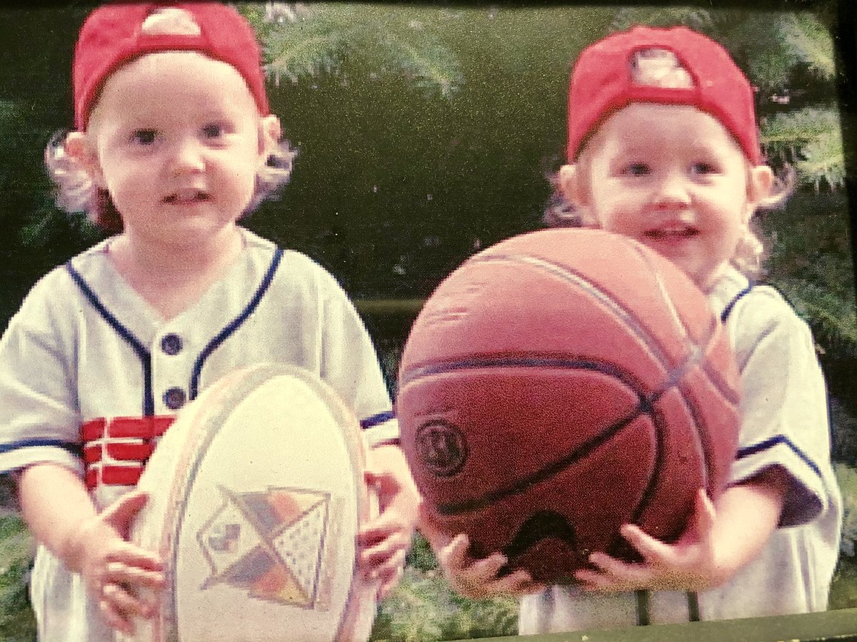 jennifer_weeder's tweet photo. Happy 19th @HannahWeeder and @hayleyweeder !  Love ❤️ you! https://t.co/donBvkN5Ui