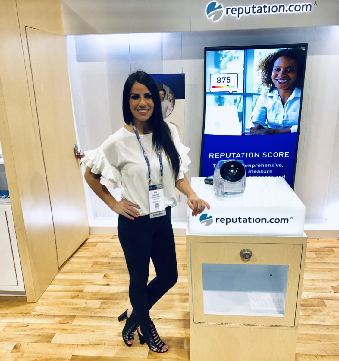 erinicolesocial's tweet image. .@NAAhq 🏬 was an amazing show! Shout-out to the Reputation.com ⭐️team for winning Best in-line booth award at #apartmentalize! We were🥇of 4 awards out of several hundred exhibitors. So proud of this team! #socialstrategist #toptech #digitalmarketer