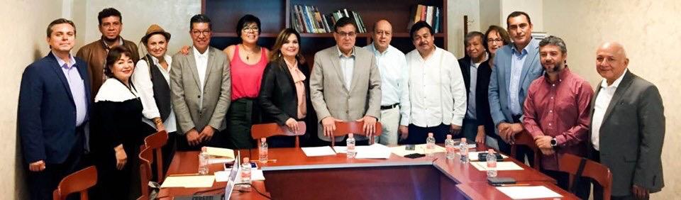 ComSNTE13's tweet photo. ✔#SnteFIL 📚
🔘 En ruta de generar teoría pedagógica nacional 👉#SNTE impulsa libros de maestros: de mexicanos 🇲🇽 para mexicanos 🔘 Alista participación en Feria del Libro @IPN_MX 📔
#FelizSábado México #sdforo #AustrianGP CDMX #Huawei Monterrey #sinaloa #JMChim #Popocatépetl https://t.co/itJ4pvP96b