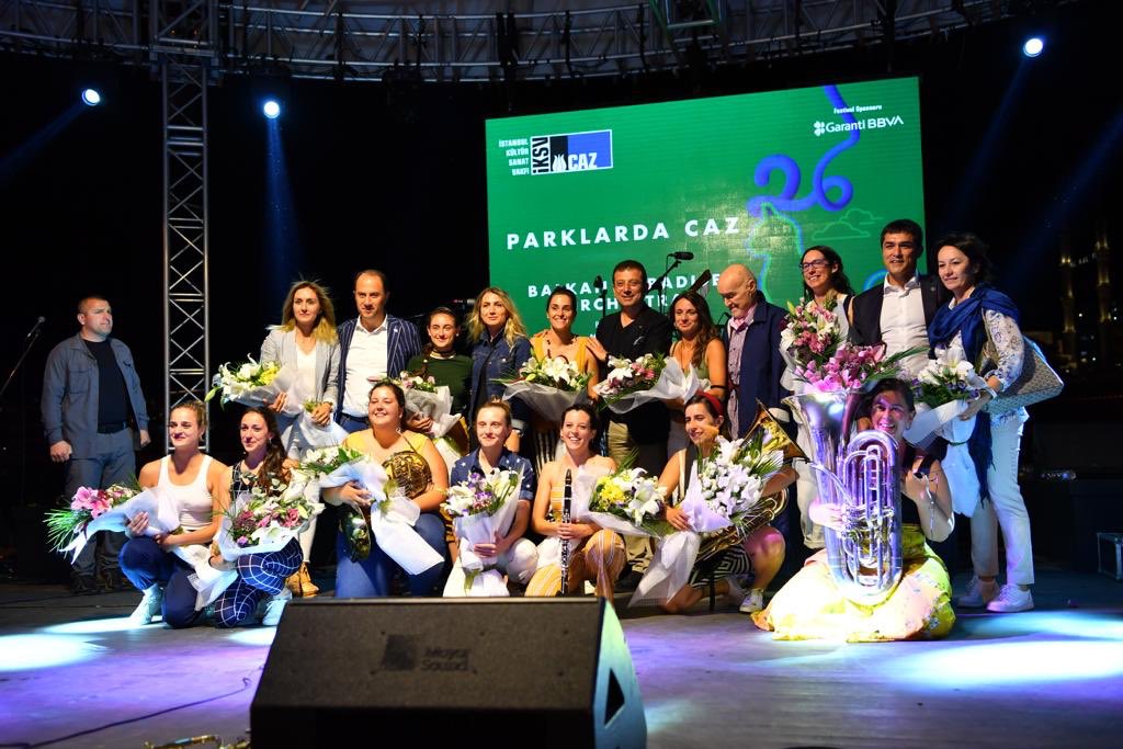 Bu şehrin her yerinde parklar notalarla buluşacak. 🎼🎺🎷
Beylikdüzü’nde yaptığımız Yaşam Vadisi sadece bir yeşil alan değil aynı zamanda açık hava kültür sanat etkinliklerinin de mekanı. Bu gece katıldığımız ve artık geleneksel hale gelen caz etkinliği ise bunun en güzel örneği.