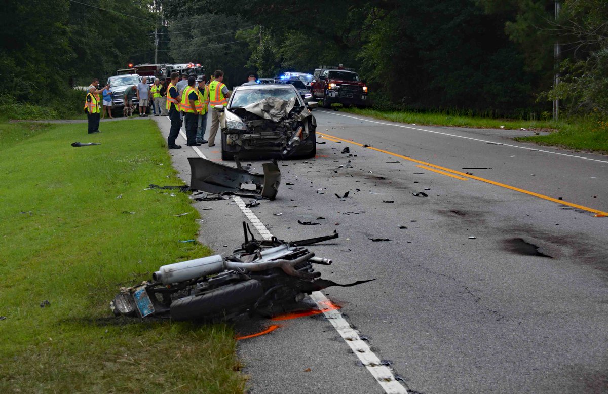 One dead after motorcycle collision in Colleton County #chsnews 
live5news.com/2019/06/29/one…