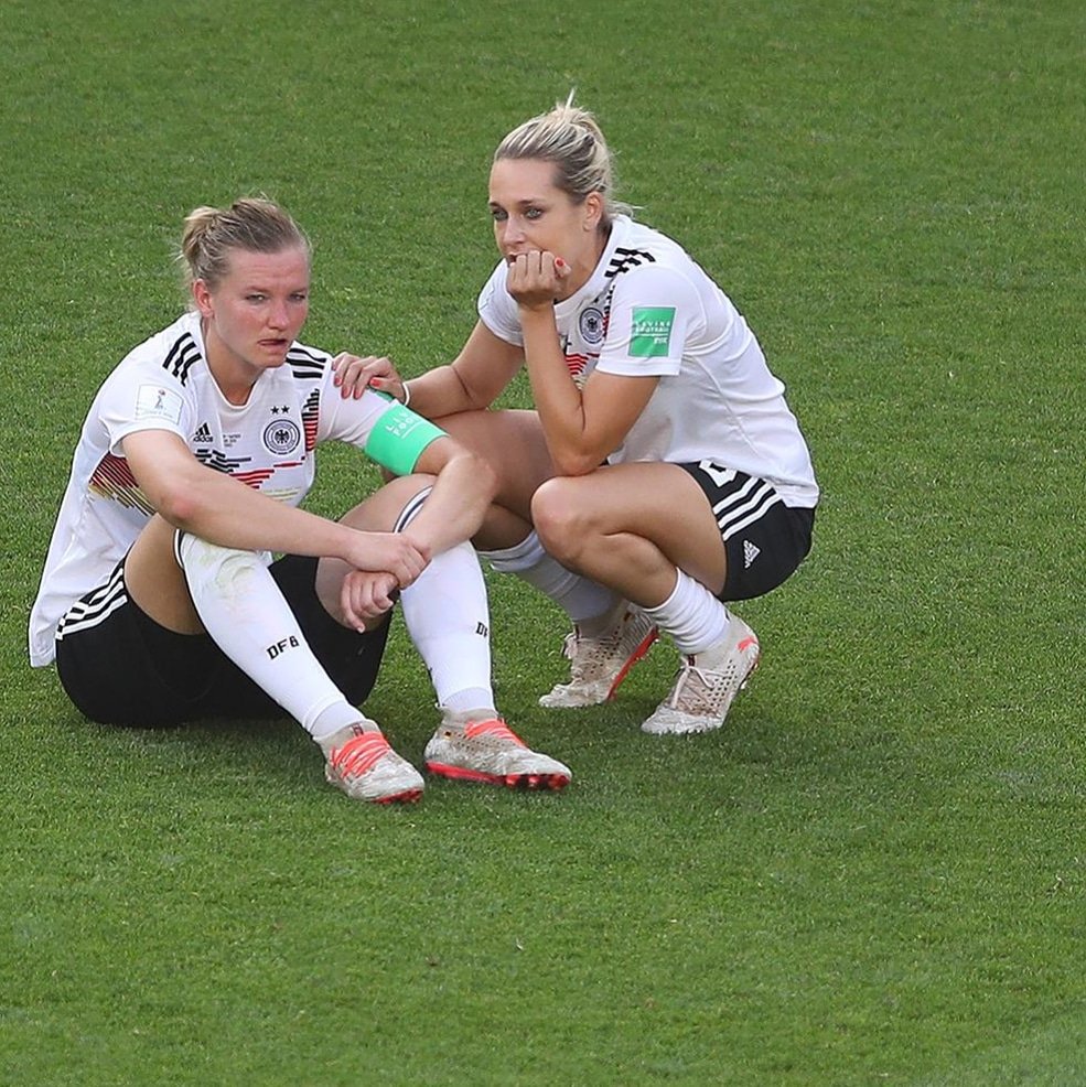 alexpopp11's tweet photo. Mir fehlen leider die Worte😶 Wir sind unendlich traurig &amp; enttäuscht nun kein Teil mehr dieser WM sein zu können😢 WIR werden wieder kommen, das verspreche ich Euch☝🏽Vielen Dank für diesen tollen Support in den letzten Wochen💯👌🏼das sehen wir nicht als selbstverständlich an💪🇩🇪 https://t.co/xyGvB9Yklc