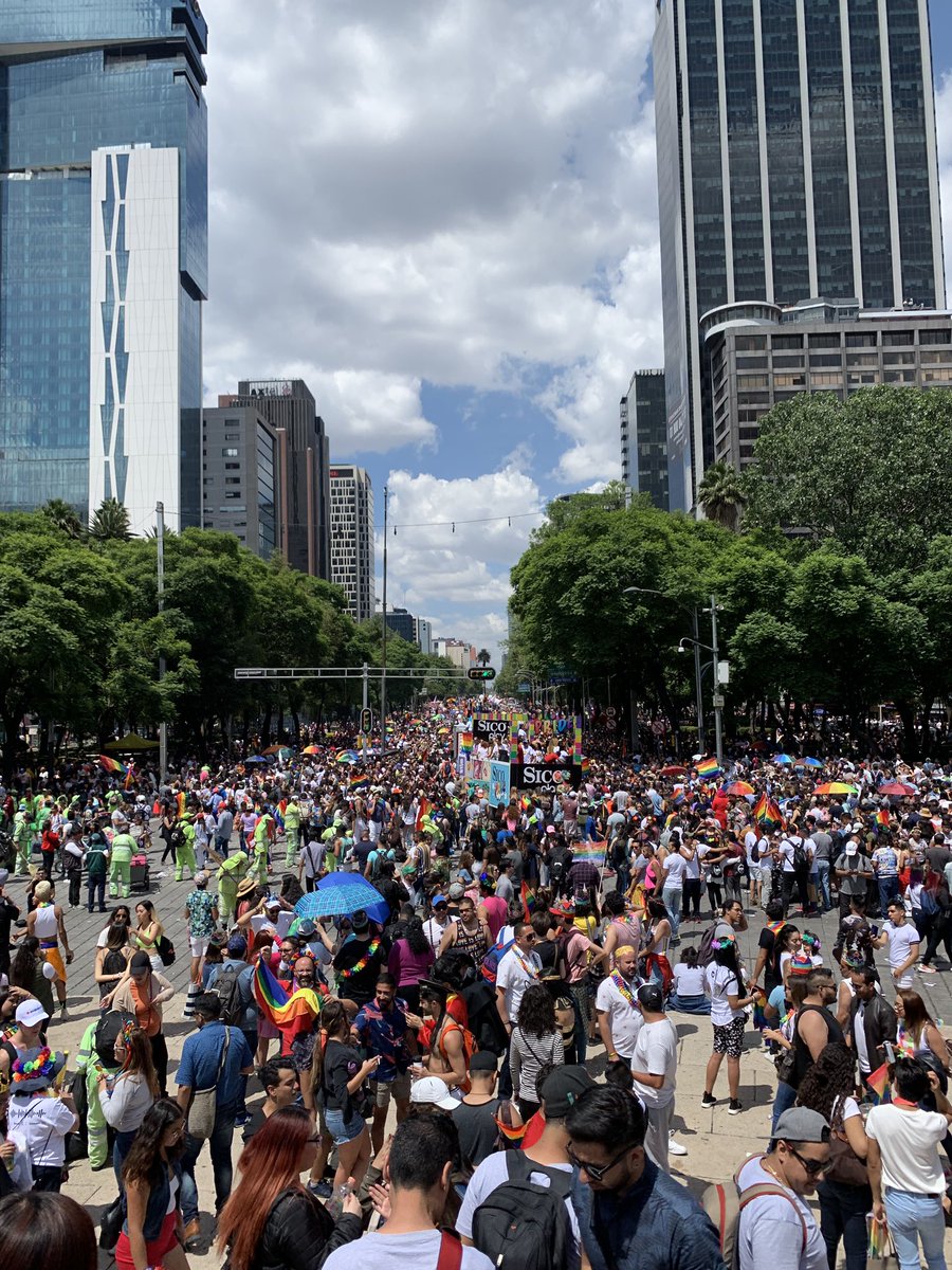 TimeOutMexico's tweet photo. A 50 le años de los disturbios de Stonewall en Nueva York y a 41 años del baile delos 41 en la Ciudad de México, así se vive el #PrideMexico. #TimeOutPride #TimeoOutGay https://t.co/AKYJ0TEHDH