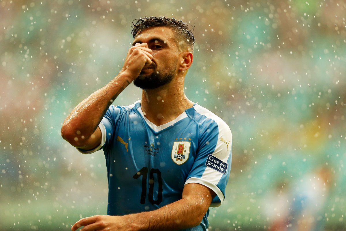 brfootball's tweet photo. 3 goals disallowed.

Uruguay mood: https://t.co/s8dszpA5Po