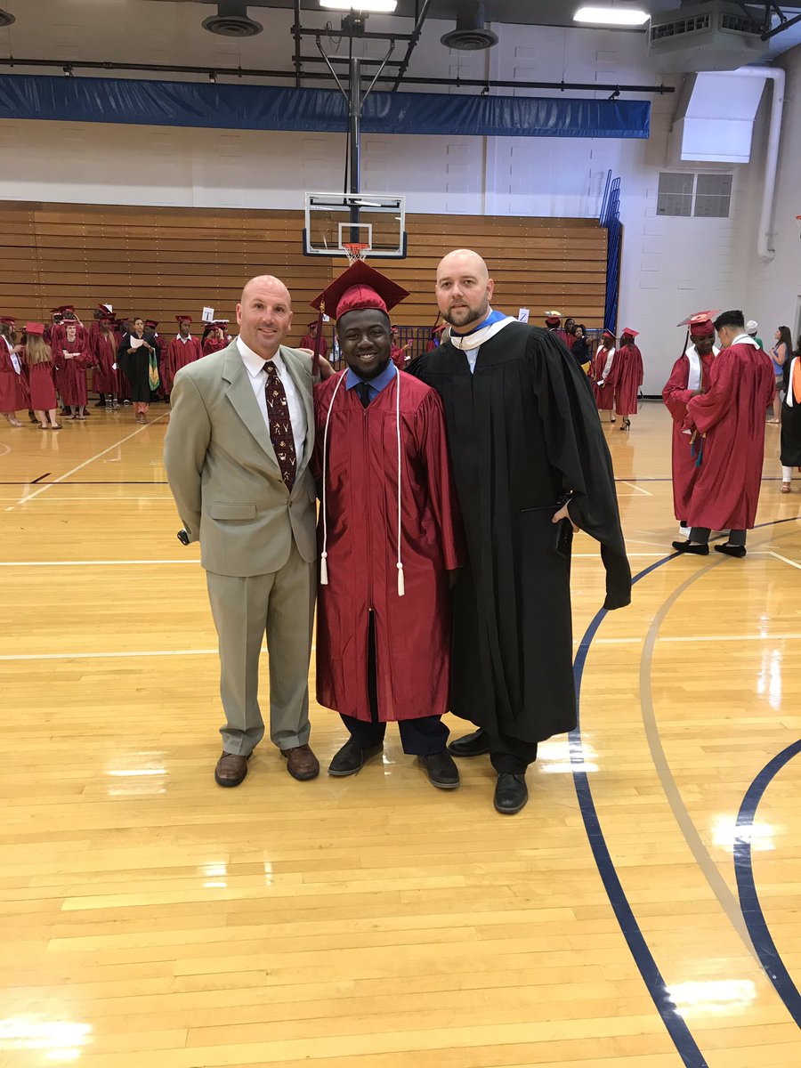 SyracuseSchools's tweet photo. Congratulations Corcoran Class of 2019! #CTF #SCSDGraduation https://t.co/egXWUgTF8W