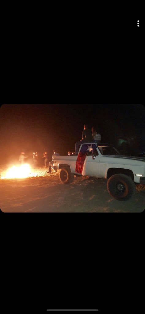 steinhoff_15's tweet photo. Bonfires with solid people 🤘🏼 https://t.co/DUwwRm9k4I