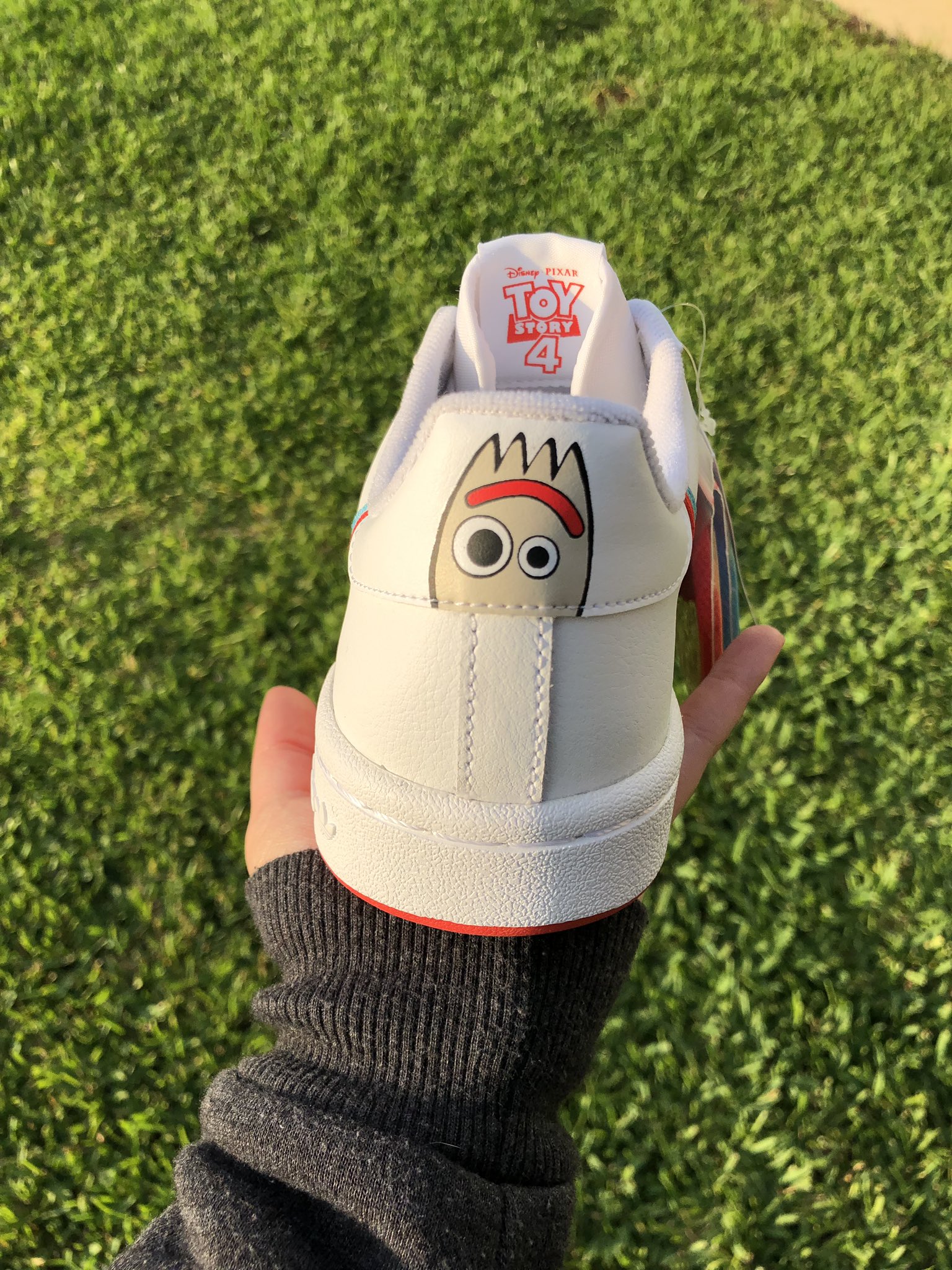 Alex Ruiz Twitter: "Necesito urgentemente estos tenis Forky sacó Adidas para #ToyStory4. https://t.co/ZOyuws6iF3" / Twitter