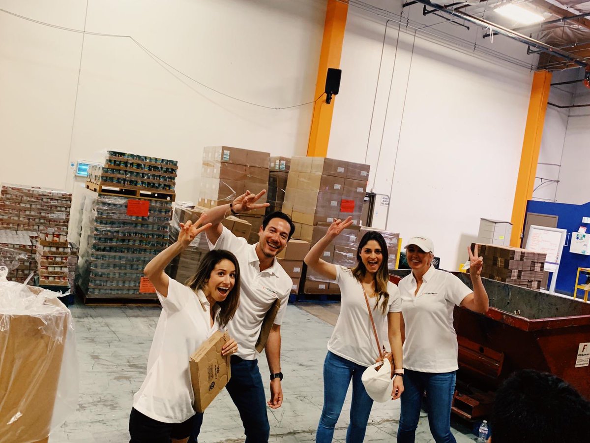 rgasca's tweet photo. Proud to be part of this amazing group that supports our community @RedGlobalMXPhx @StMarysFoodBank #redglobalmx #supportyourcommunity https://t.co/eemQBXD8TZ