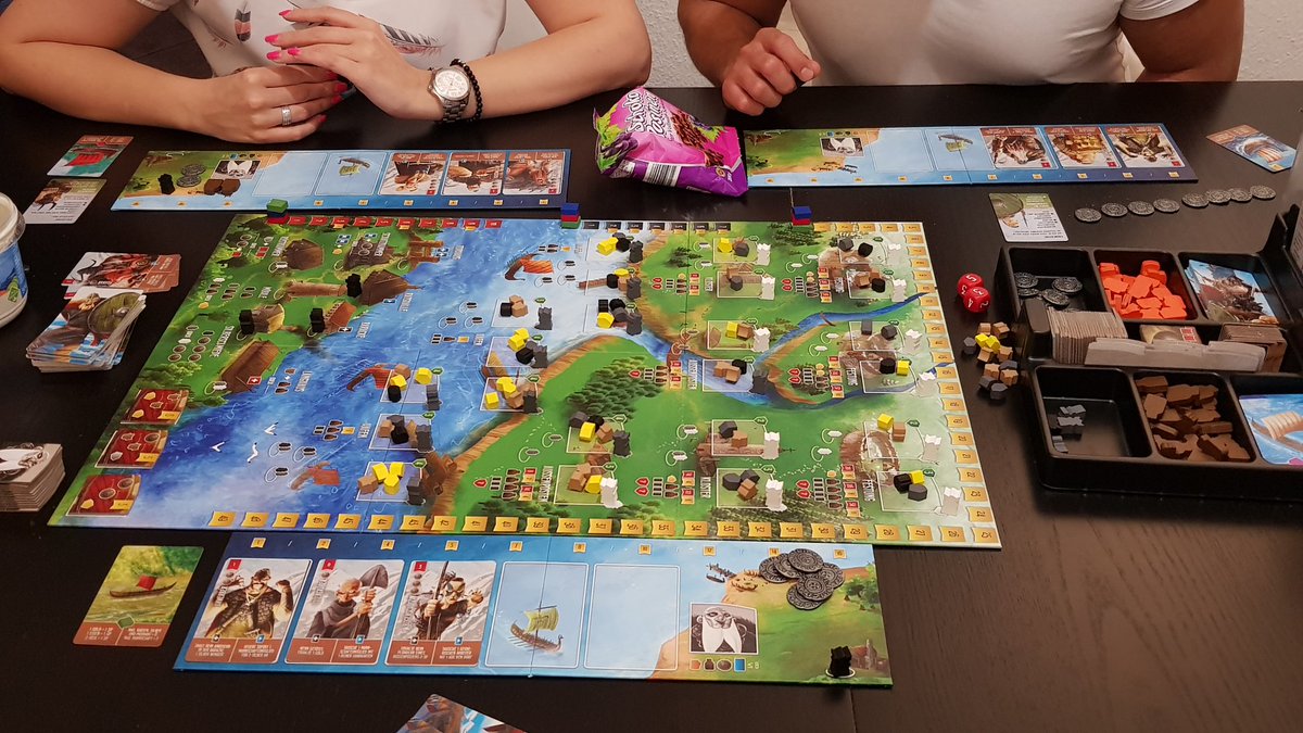 Legolars81's tweet image. Endlich mal wieder Spieleabend, leider etwas kürzer geraten (bis eben), weil Töchterchen einfach nicht schlafen will und uns somit auch alle ordentlich auf die Probe gestellt hat.. 2h für #KLONG und ca 2,5h für #RäuberDerNordsee sind schon hart, war aber trotzdem echt cool!