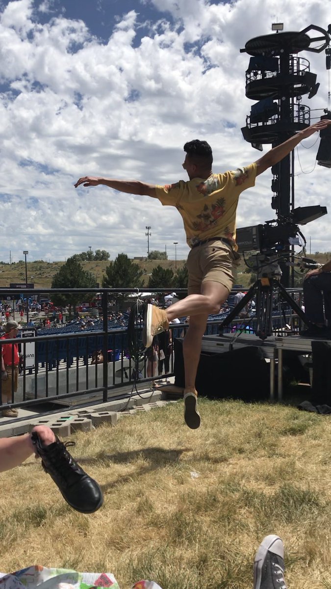 blynken's tweet image. #loveloud #TurnUpTheLove