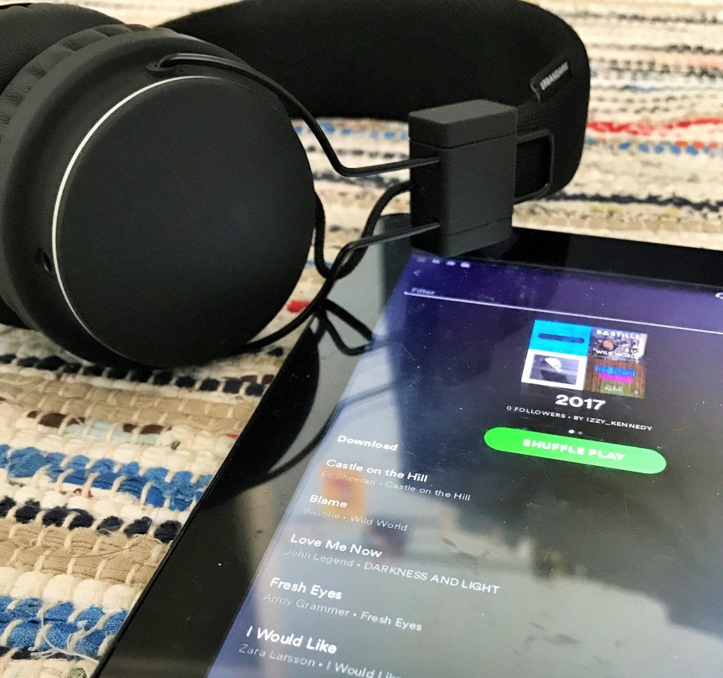 LivingRoomBlog's tweet image. And again, New Music Friday on a Saturday... fromthelivingroom.blog/2019/06/29/fri…