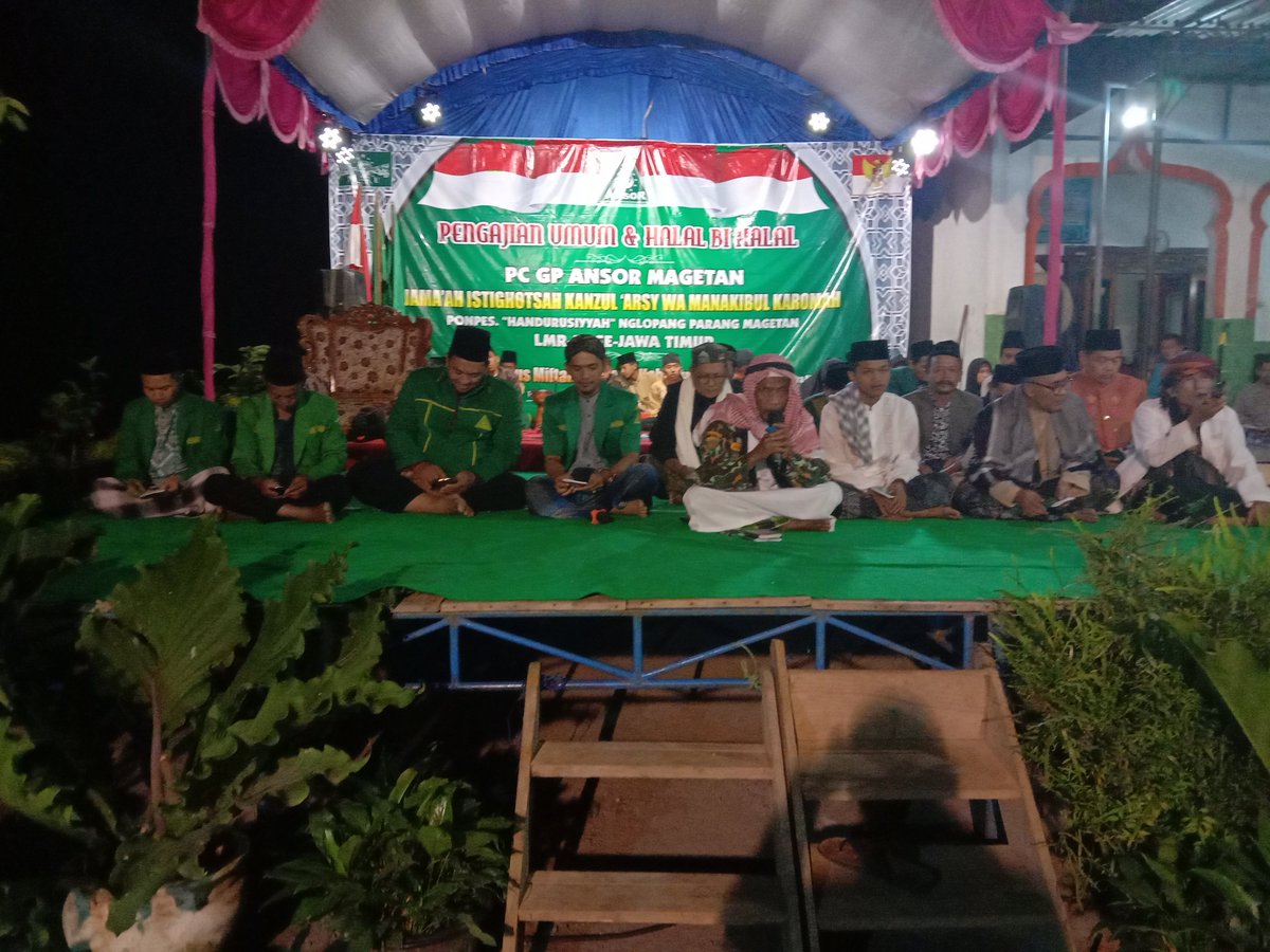 AnsorMagetan's tweet photo. Halalbihalal dan pengajian PC GP Ansor Magetan bersama Gus Miftah  di PP Hadurusyiah Nglopang Magetan .
#kitainisama https://t.co/REOsq4M3Pd