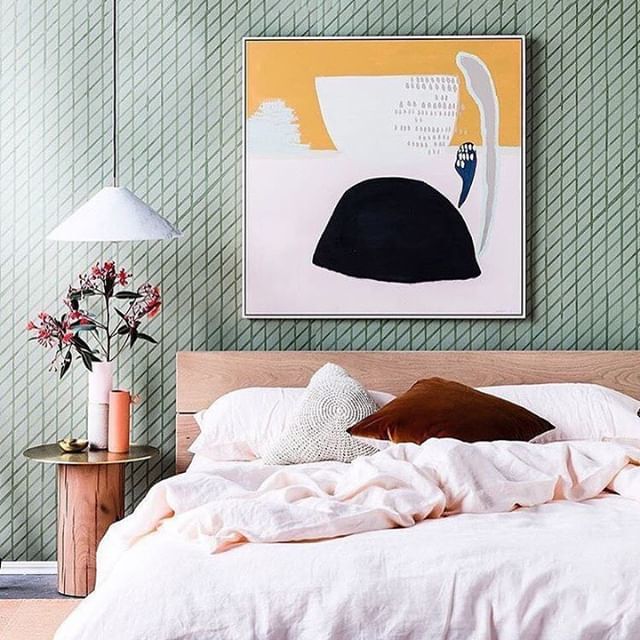 quercusandco's tweet image. If this was your hotel room would you stay in and order room service?⁠
⁠
This elegant light filled bedroom was styled by @sarah_ellison_stylist for @reallivingmag ⁠
Crosshatch wallpaper in Sap Green ⁠
⁠ ⁠
⁠
 #green #greencolour #greenpattern #bed… instagram.com/p/BzTteQ4BIwQ/