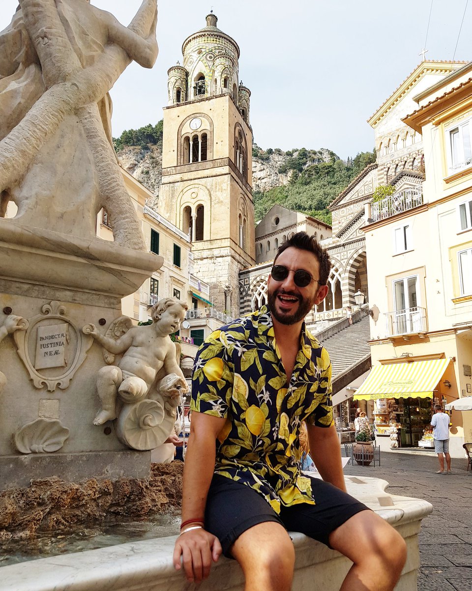 Memocapital's tweet photo. When life gives you lemons, make Limocello! 😁🇮🇹 #amalfi #amalficoast #italy #Travel https://t.co/oefzIfOKhu