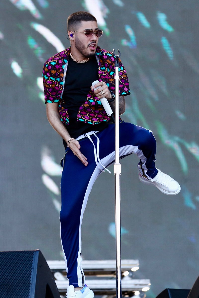 HugoGloss's tweet photo. É hitmaker, fio! @Kevinho subiu ao palco do Festival Villa Mix hoje (29), em Goiânia, e botou todo mundo pra descer a #Rabiola até o chão com seus hits! O grave bateu e foi só #Terremoto nesse show! AMOOO! (Fotos: Roberto Filho/Brazil News) https://t.co/2jqkddtFY1