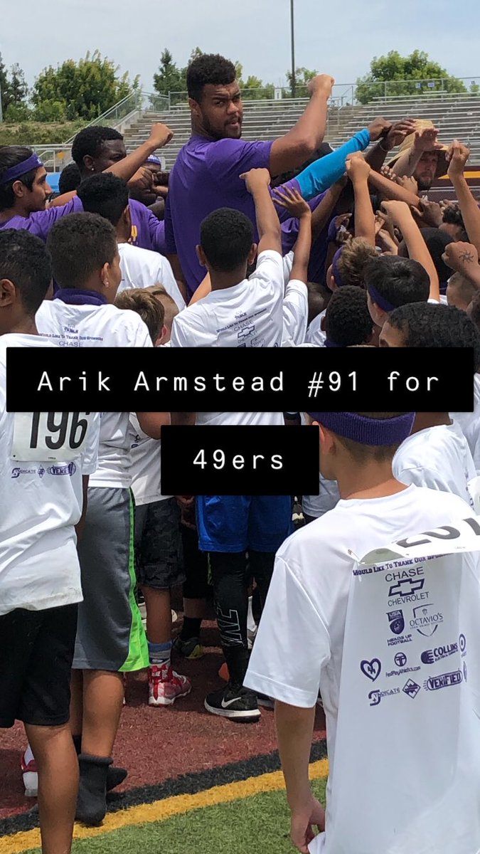 Legacy Football Camp in full force today! Target 313 showed up to support and give back to our community! Blessed are we to spend Saturday with such amazing people🏈❤️ #T0313 #WorkSomewhereYouLove #Target #Football <a href="/Kyle_T0313/">Kyle Robertson</a> <a href="/drew_arrington/">Drew Arrington</a> <a href="/salamlazkani/">salamlazkani</a>