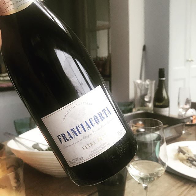 Sometimes a supermarket just knocks it outta the park. This extra brut (read: not too sweet) Franciacorta (champagne-style fizz from Northern Italy) is a steal at £13 in Tesco. Go forth! .
.
.
.
#supermarketwine #wine #winelovers #franciacorta ift.tt/2ZV4XNV
