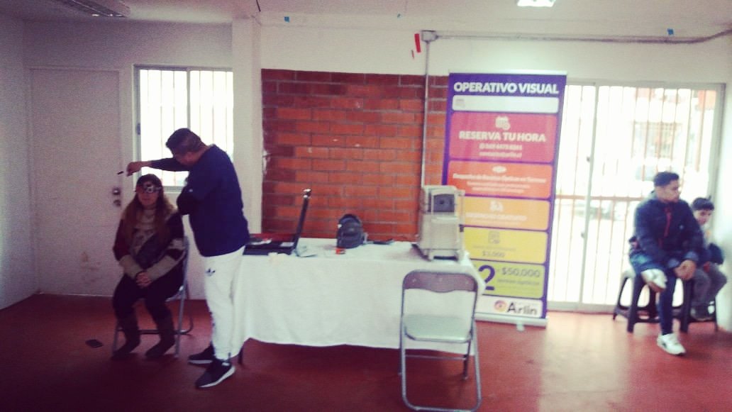 OpticasArlin's tweet photo. 👁 Nuestro #OperativoVisual está aquí en #Renca. Estamos hasta las 19 horas. Trae un amigo o un familiar y consulta por descuentos especiales en tus armazones.
#ChequeoVisual #FelizSabado #YoApoyoaArias #RencaLaLleva https://t.co/PFSDOD68iR