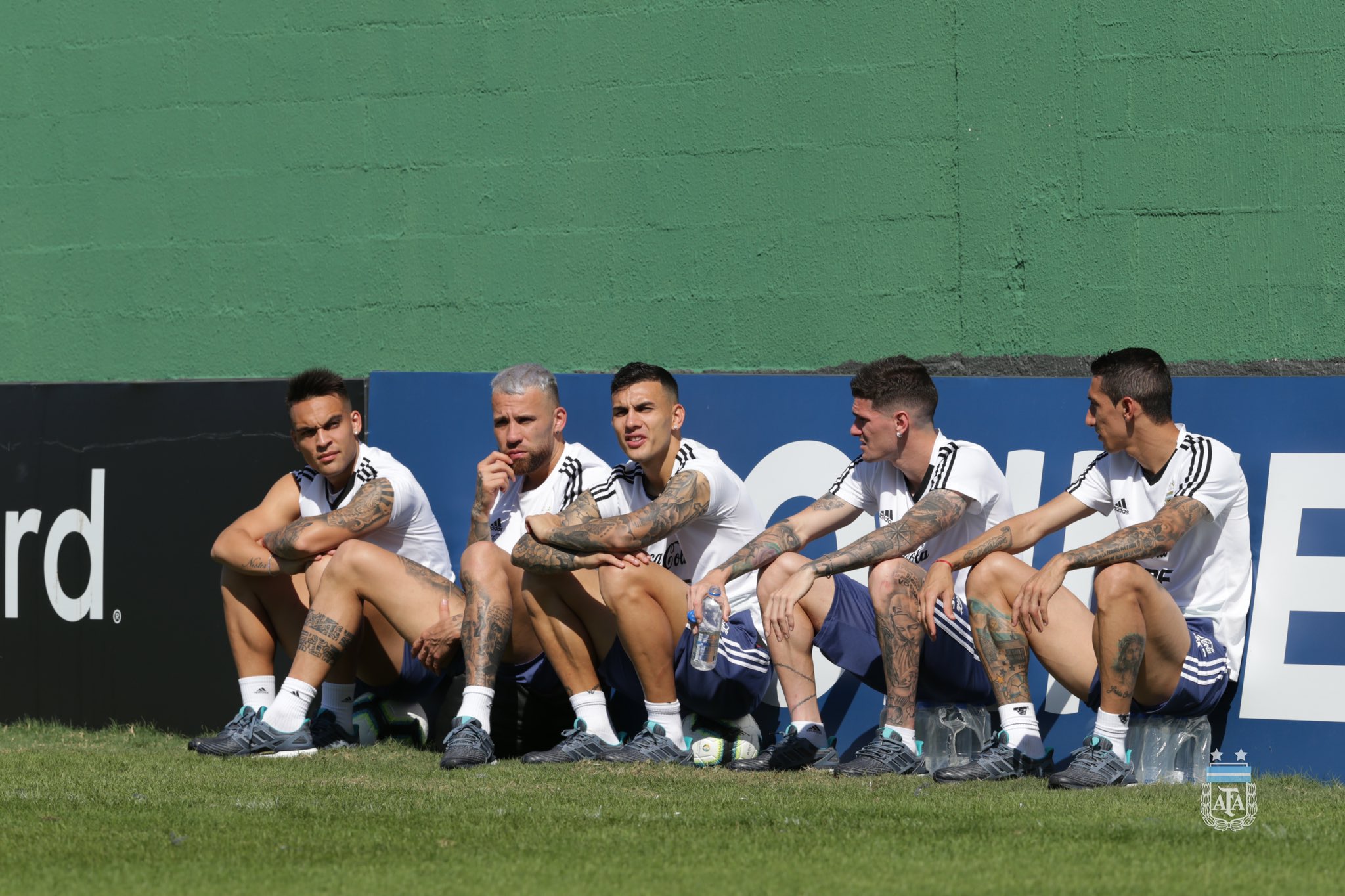 D-Qm9o2XoAEjtpJ?format=jpg&name=4096x409