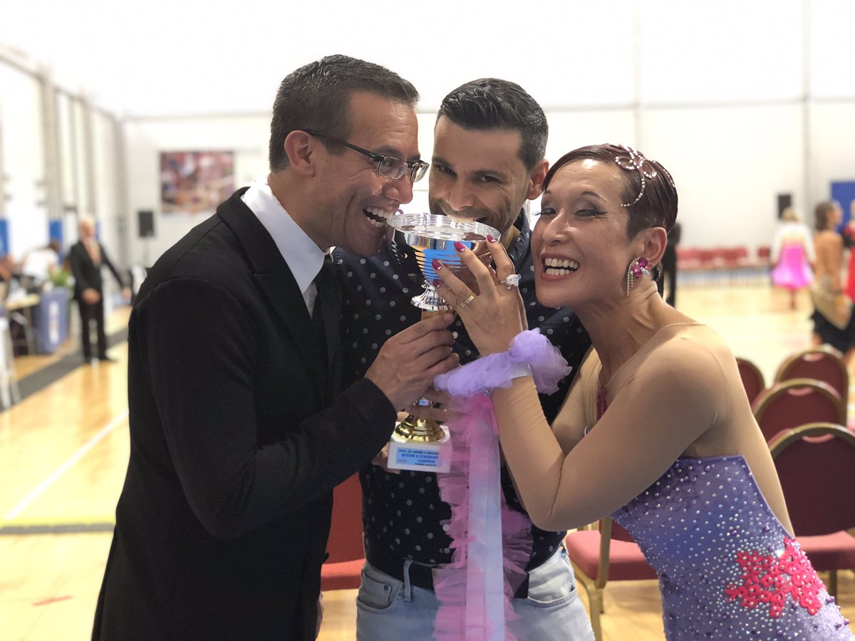 GlobalDance_'s tweet photo. GLOBAL DANCE CAMPEONES DE ESPAÑA STANDARD 2019 Sen2 AN!! 🏆👏🏼💪🏼😃🍾🎉🔝 Enhorabuena Takako &amp; Chris!!! Todo esfuerzo, dedicación y trabajo contante tiene premio!! #campeones #bailedeportivo #campeonatoespaña2019 #febd #clasesdebailemadrid #globaldance #escuelabailemadrid https://t.co/cWsMtt6y6Q