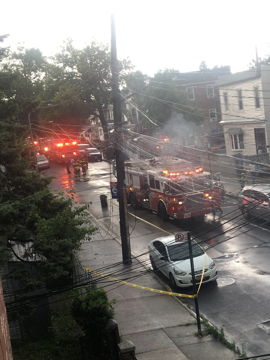TheCompostess's tweet image. Thank you @FDNY Ladder 136 Engine 287 for arriving SECONDS after a power line exploded and caught fire in Elmhurst, Queens! #fdny #newyorksbravest