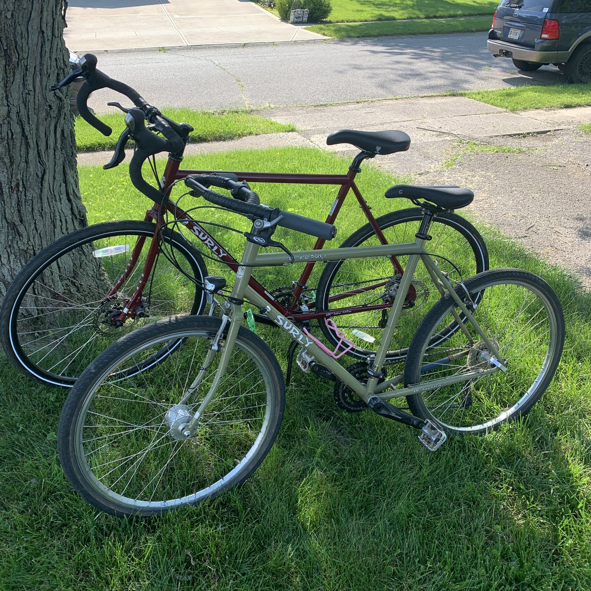 K9GE_'s tweet photo. @janet_perkins12 and I have been wanting to get some road bikes for around home and vacation. We found two great used @surlybikes One a #surlydisctrucker and a #surlylht from @transytex . Got an amazing deal on both. #surlylonghaultrucker #lht #surlydisctrucker #disctrucker https://t.co/ClNNpaqdyn