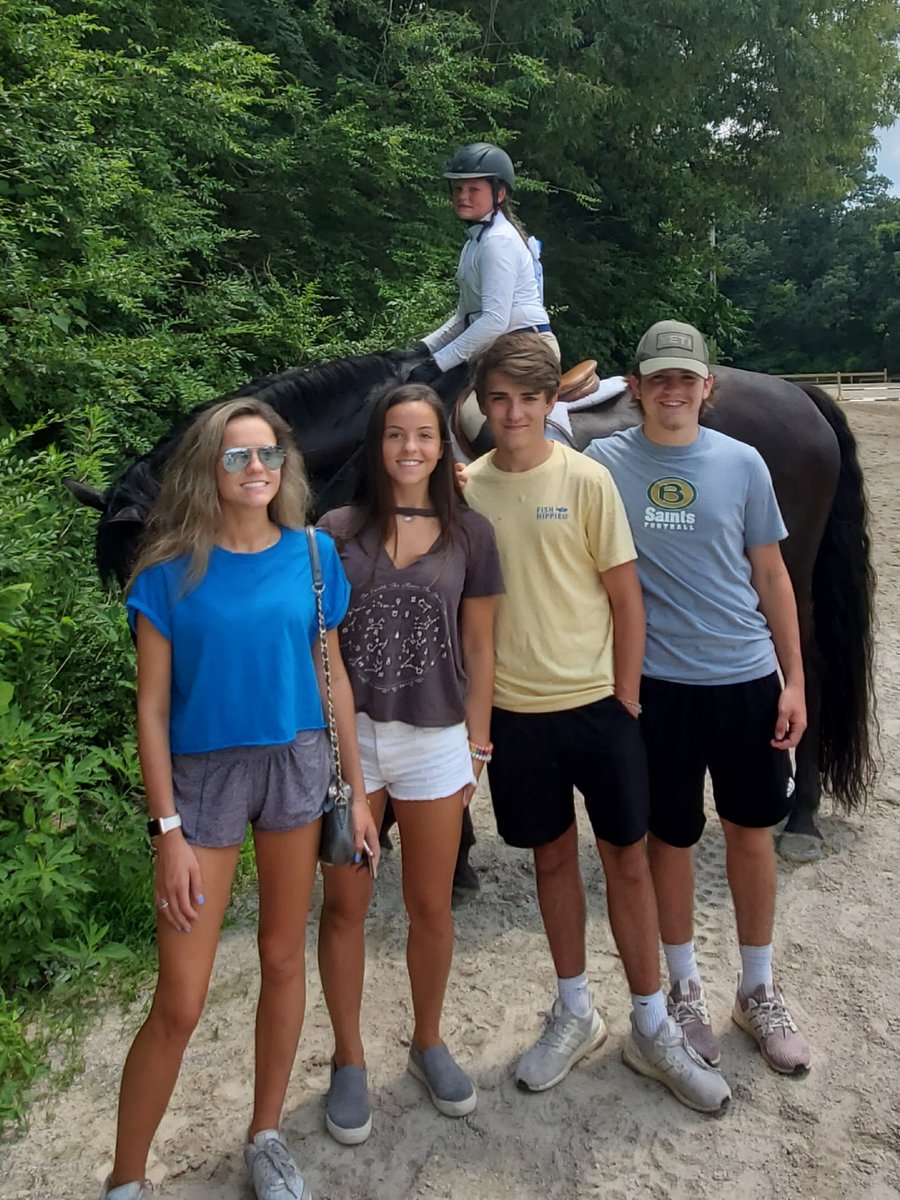 neal_hanna22's tweet photo. Another show in the books for @avery_hanna_ our crew had fun watching her and Sir Bob do their thing https://t.co/4d7qKB0FCF