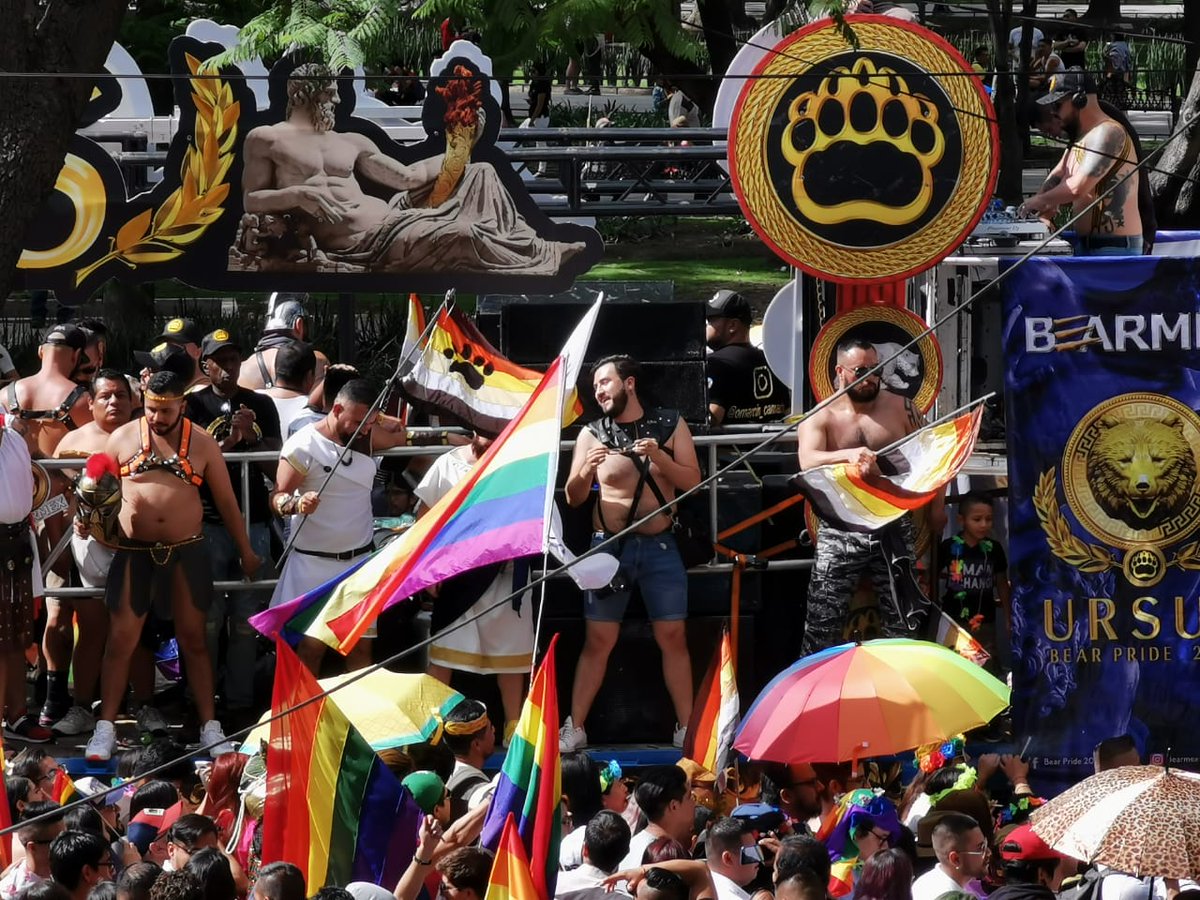 Happy #Pride2019 to our neighbours from Calle Londres Zona Rosa #CDMX <a href="/Bearmex/">Bearmex</a> #osos 🐻💛💚💙💜♥️🐻