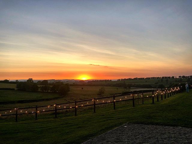 CharlieBiles's tweet photo. Beautiful day celebrating my brothers wedding today. And blessed with this wonderful sunset 🌅 https://t.co/FY04dy1QY5 https://t.co/H1BG7rV6er