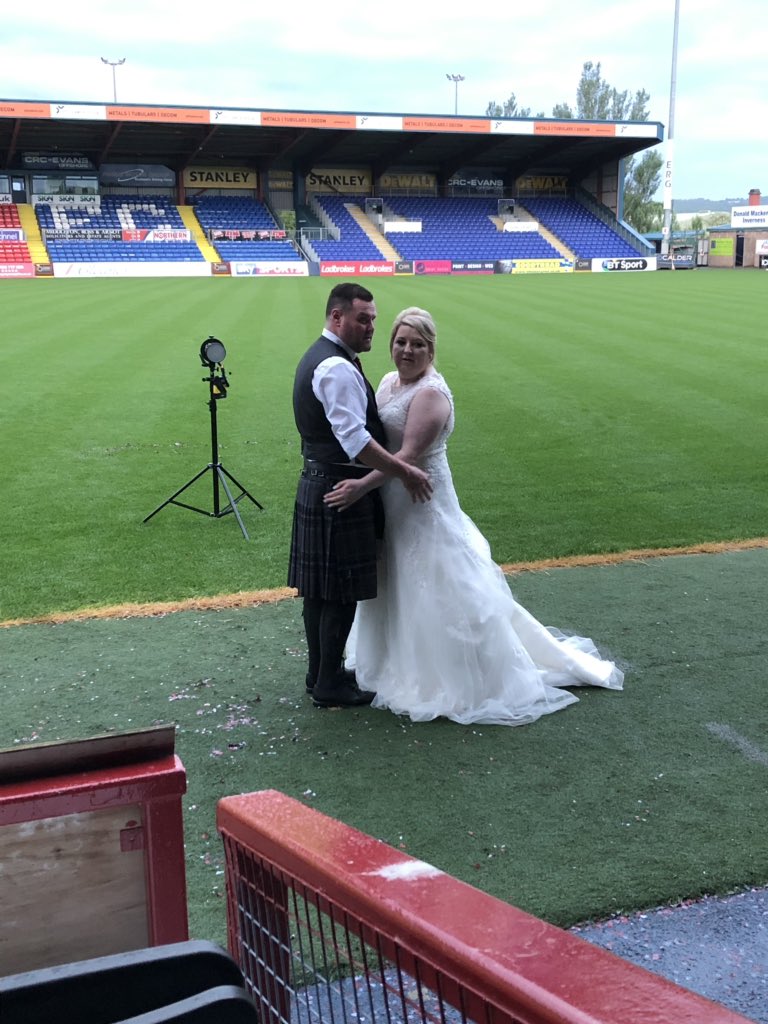 Congratulations to <a href="/kennym2509/">ᴷᵉⁿⁿʸ ᴹᵃᶜᴸᵉⁿⁿᵃⁿ</a> ( <a href="/RCFC_SLO/">ROSS COUNTY FC - SLO</a> ) and <a href="/CountyGirl82/">𝘈𝘮𝘺 𝘔𝘢𝘤𝘓𝘦𝘯𝘯𝘢𝘯</a> on their wedding <a href="/RossCounty/">Ross County FC</a> today ... may you both have a long and happy marriage 😘😘