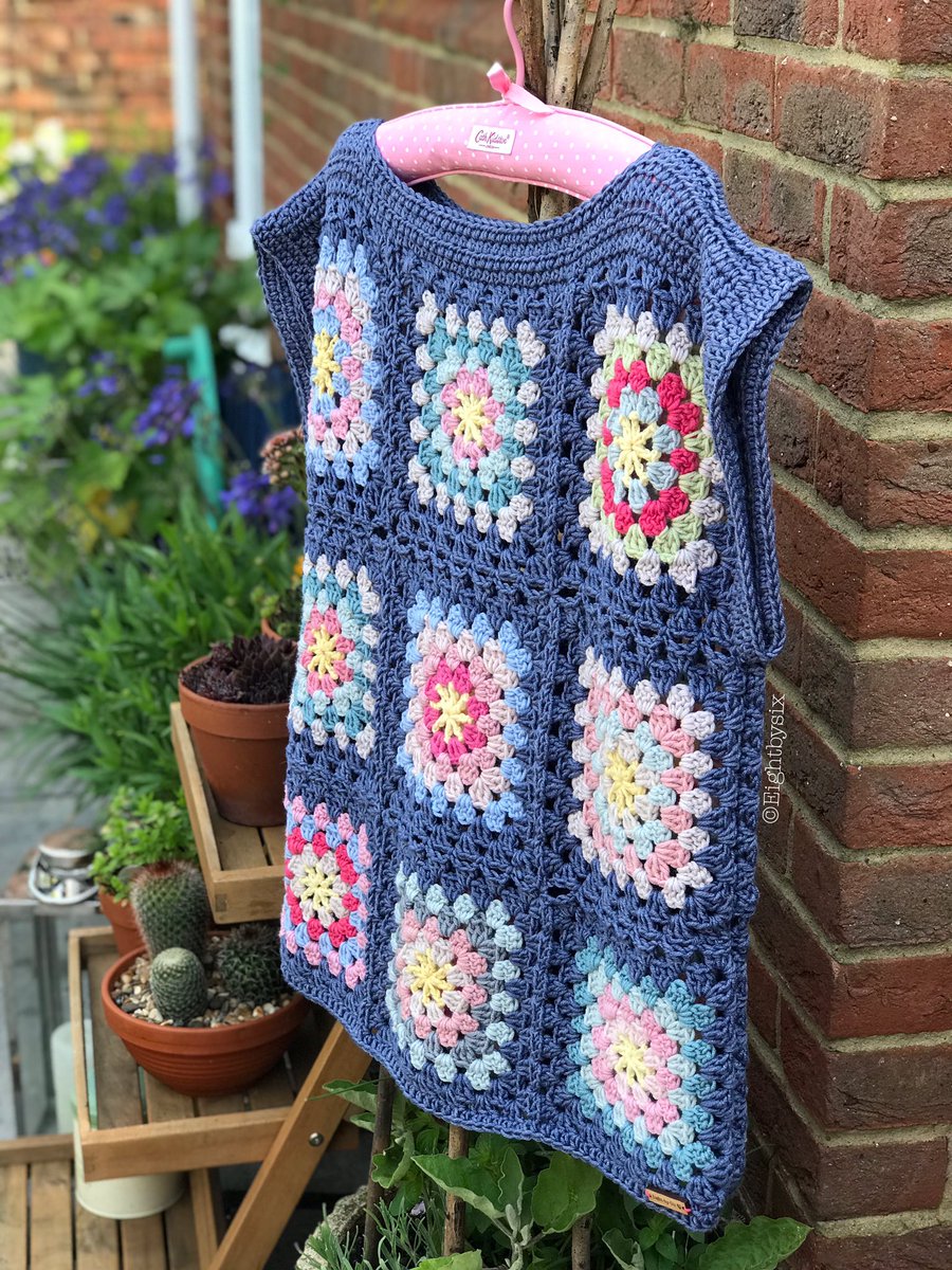 Eightbysix1's tweet photo. Finished my #grannysquare tee in gorgeous Rialto DK just in time for a heatwave #crochet #crochetgirlgang @debbieblissnews #denimblue https://t.co/EoyCfGtT4I