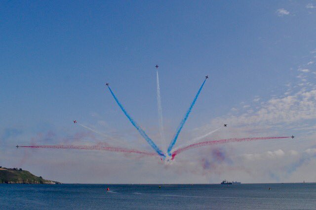 LongfordRichard's tweet photo. There can’t be many better places to see the @rafredarrows than @britainsocean @AFDPlymouth https://t.co/wMGlNmOuxx
