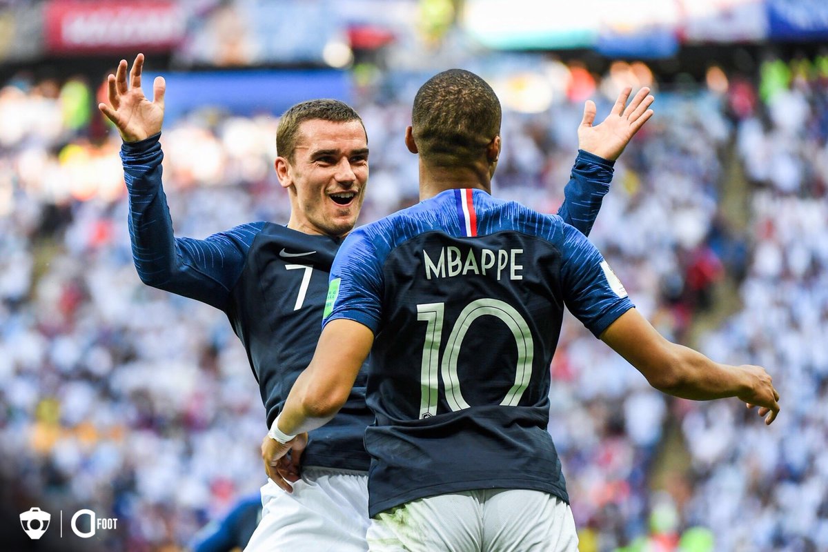 ActuFoot_'s tweet photo. Il y a un an jour pour jour, l’équipe de France s’imposait 4-3 contre l’Argentine. 🇫🇷🇦🇷

Sans oublier ce mythique « SECOND POTEAU PAVAAAAAAARD !!! » 😍☄️ https://t.co/YGFkY7ndfZ